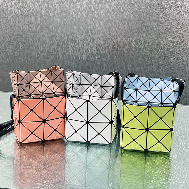 

BAO LUCENT PRISM WRIN bags New Bird's Nest Bag Large and Small One Shoulder Crossbody Handbag Rhombic Color Contrast Premium Bag, Yellow trumpet