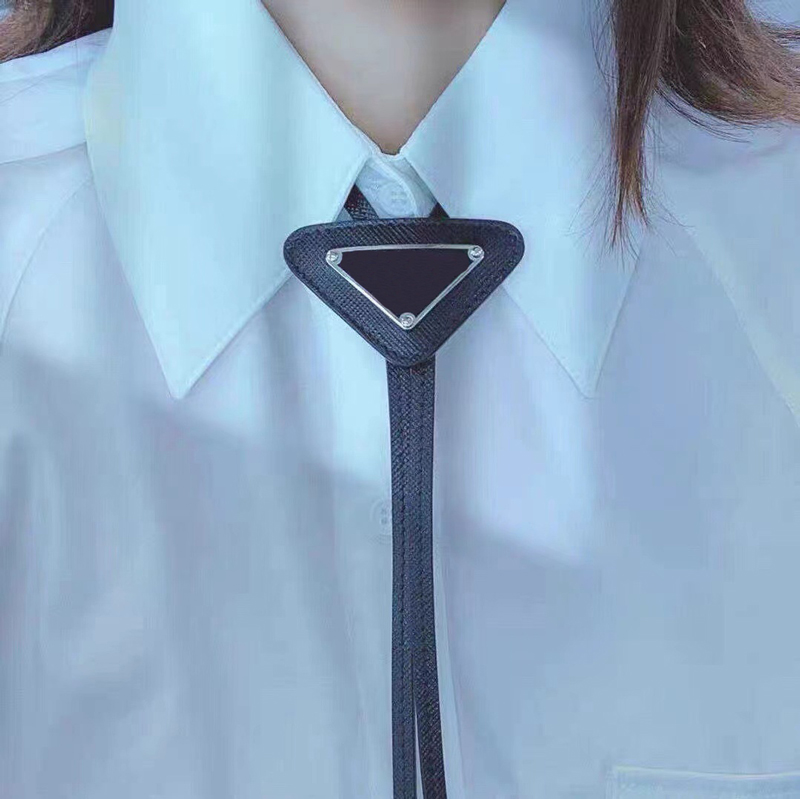 

Designer Tie Men Women P Classic Fashion Leather Bow Ties Inverted Triangle Letter Tie Daily Accessories Girlfriend Gift
