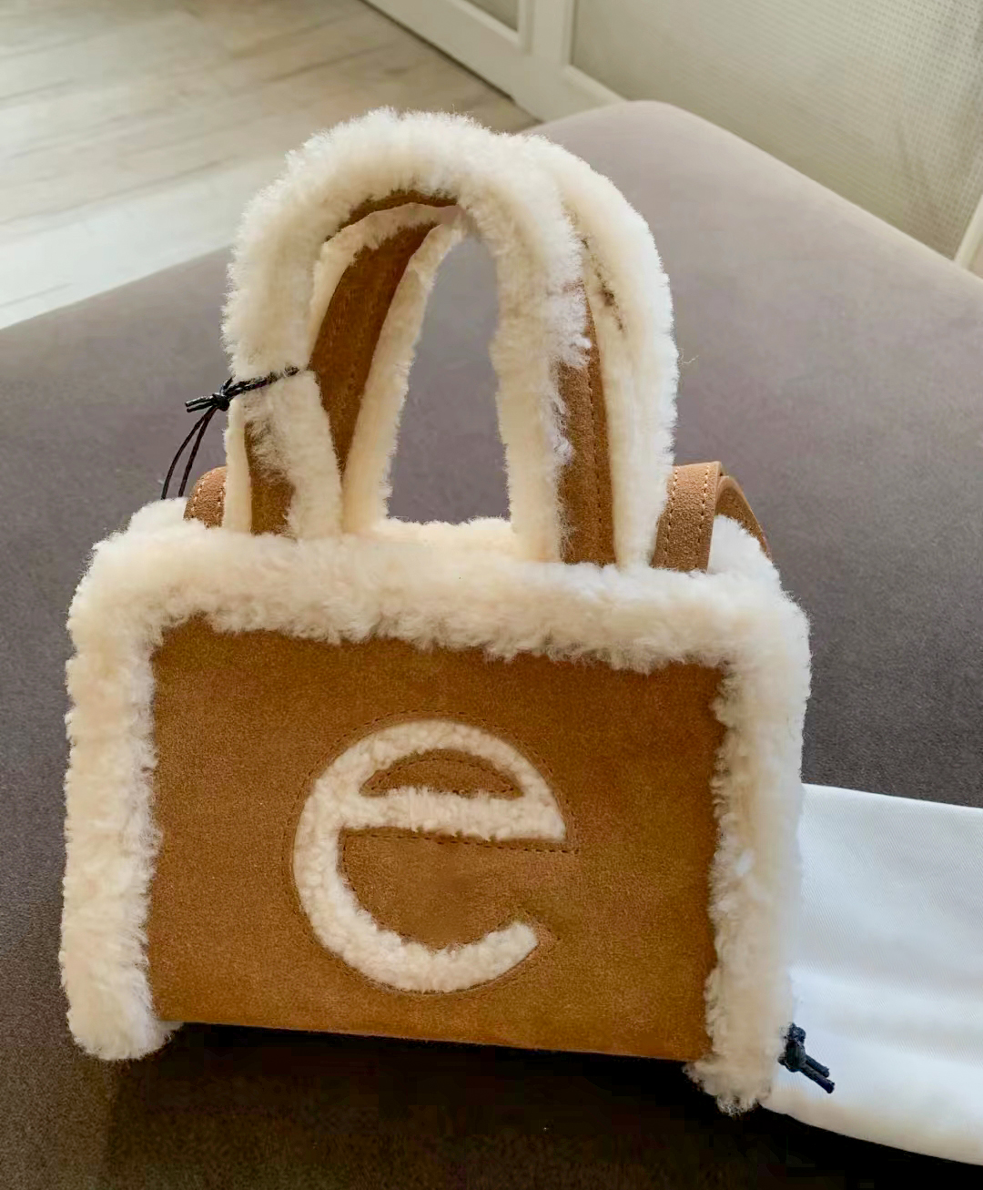 

Fashion WGG joint name large tote Bag shopping luxury Crossbody teddy velour Suede Luxury Designer mens Winter Womens Shoulder wallets weekend clutch duffle strap, Black