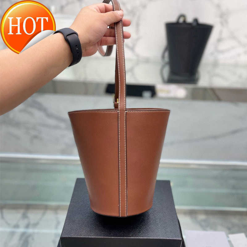 

Women's Designer Bags 2023 New Triumphal Arch Bucket Factory Direct Sales, Black1