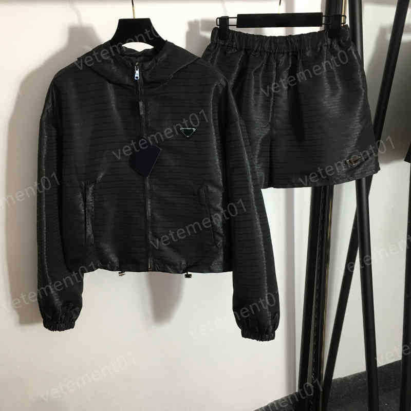 

Womens Two Piece Pants Tracksuits Letter Triangle Logo Zip Cardigan Pocket Long Sleeve Hooded Jacket And Casual Shorts 2 Piece Luxury Women Designer Clothing