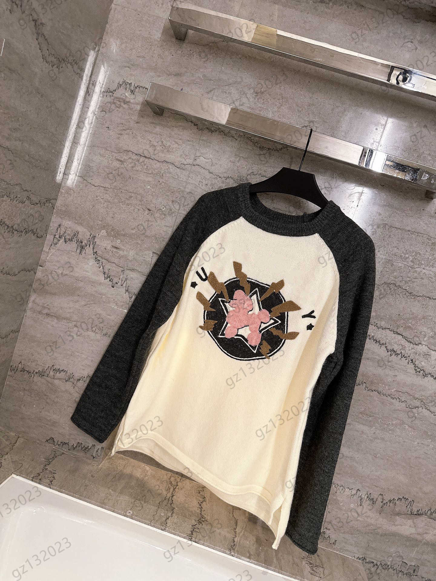 

Womens Sweater Chest Lettering Cartoon Logo Embroidery Color Matching Long Sleeve Pullovers Knit Sweaters Round Collar Loose Casual Knitwear Women Apparel