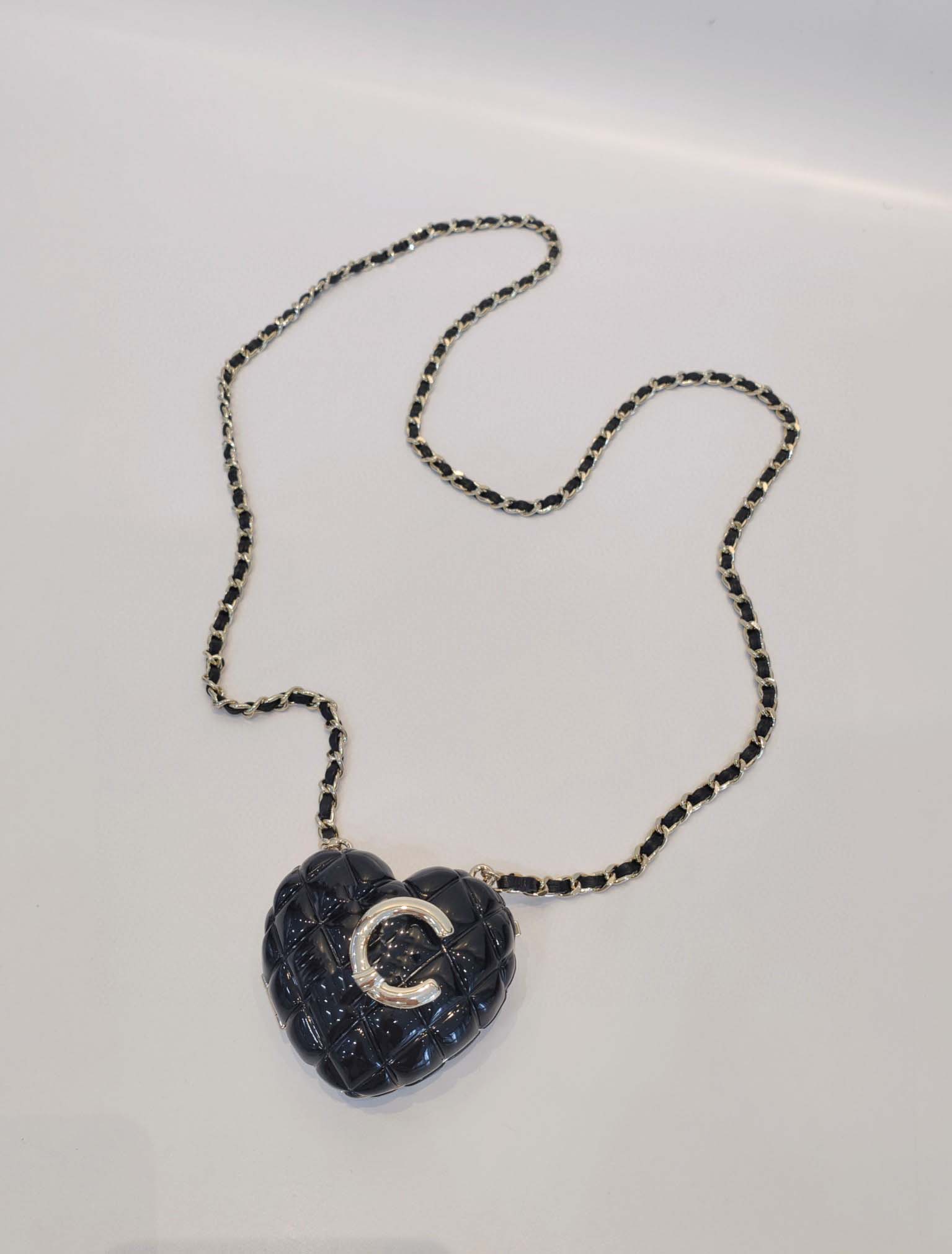 

2022 Luxury quality heart shape long chain pendant necklace with black genuine leather smooth style have box stamp PS4437A