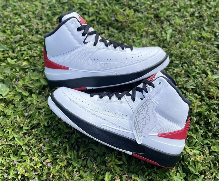 

Authentic 2 2s OG Chicago Basketball Shoes DX2454-106 Retro Sports Sneakers Outdoor Mens White Varsity Red Black With Original Box 40-47.5
