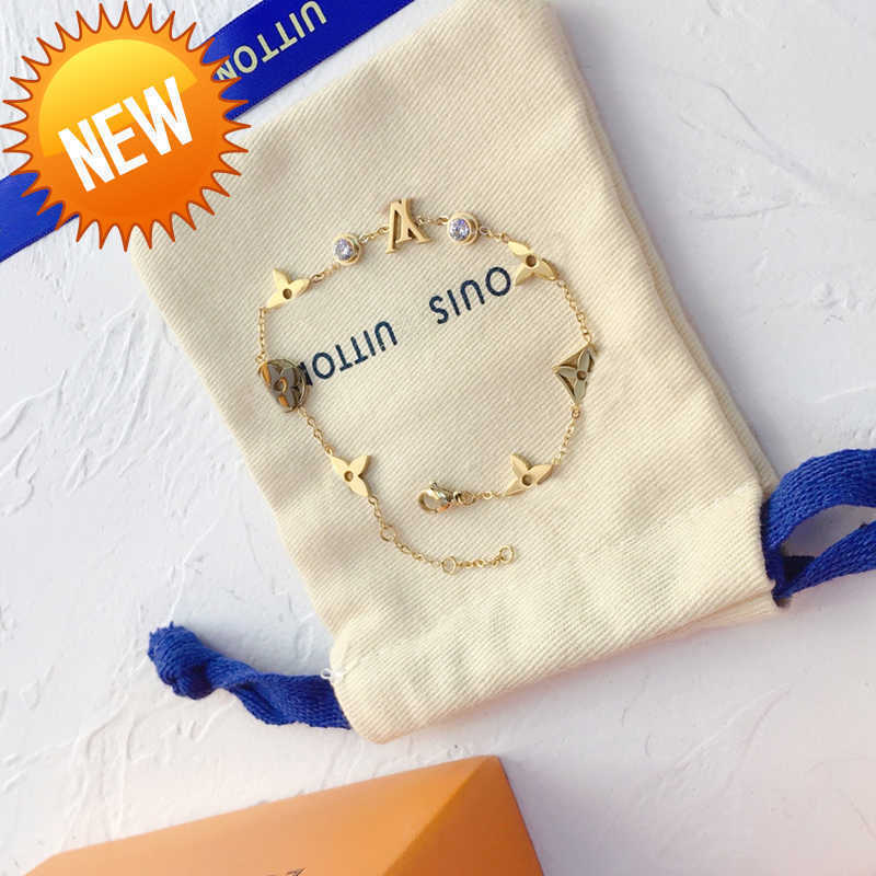 

Fashion Style Bracelets Women Bangle Wristband Cuff Chain Designer Letter Jewelry Crystal 18K Gold Plated Stainless steel Wedding Lovers