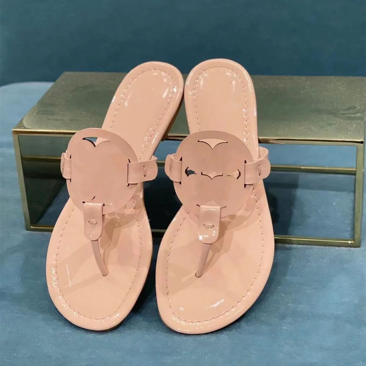 

Designer Flat Slippers Flip Flops Beach Shoes Genuine Leather Black Shiny Brown Matte Soft Bottom Herringbone Slipper with Dust Bag 35-43, Red shiny