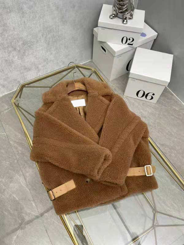 

Womens Jackets Designer Lapel Leather Belt Decoration Pockets Lamb Wool Jacket Back Digital Print Silhouette Long Sleeves Warm Coats Autumn Winter Women Clothing, 21