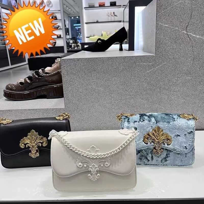 

Luxury Designer bags 2023 women's 2-80781686 Baroque triumphal arch chain messenger shoulder velvet underarm Factory direct sales, White4