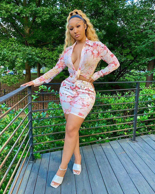 

Women' Tracksuits VAZN 2022 Top Quality Europe And America High Street Retro Bandage Full Sleeve Shirt Short Pants Free Slim Women 2 Piece, Pink