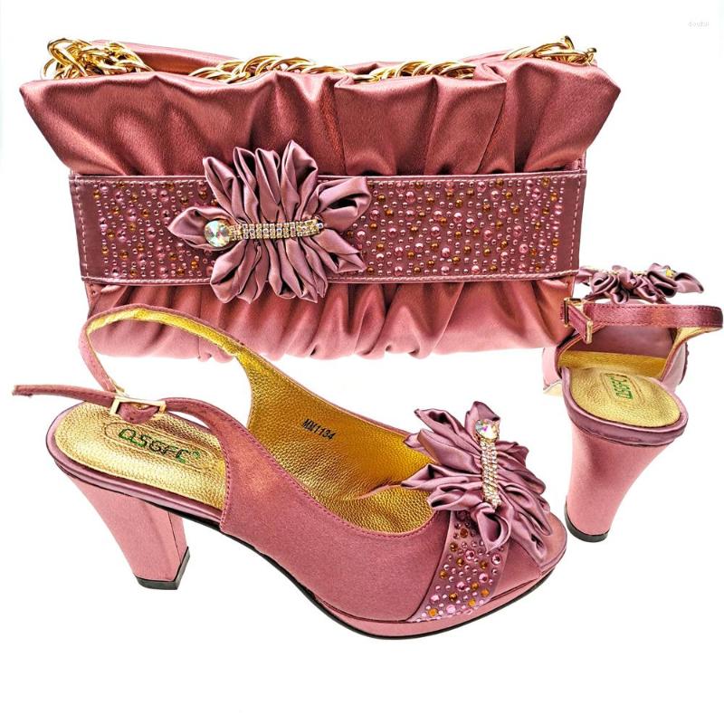 

Dress Shoes Latest Italian Design Pink Color Silk Satin Pumps Rhinestone Clip Decoration Party Ladies And Bags Set, Photo color