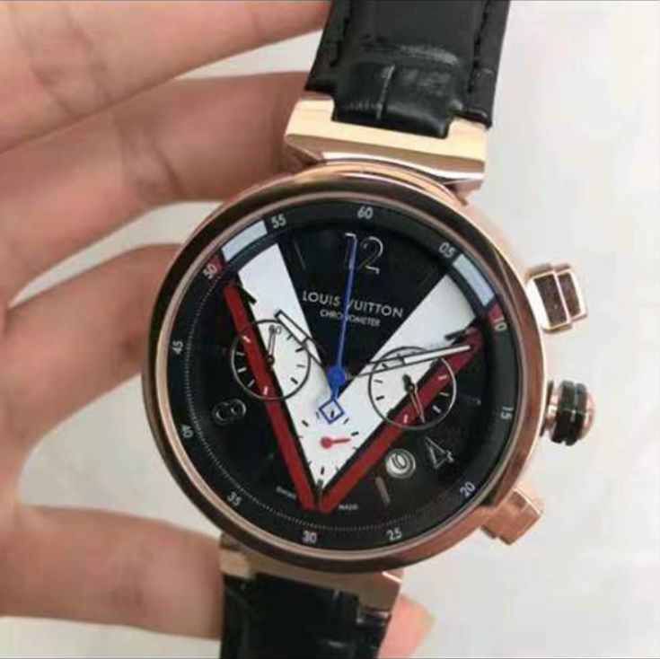 2022 Fashion Luxury Men's Watch Style Calendrier de banlieue de banlieue unique Comporte une sangle en cuir