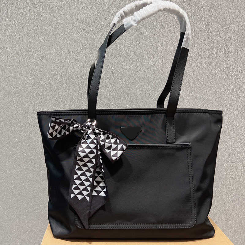 

Totes luxurys handbags Designer nylon Shopper Bags Women Nylon Handbags Elegant Simple Black Lager Tote Bag Ladies Holiday Travel Shoulder Wallet 221128, Pbag black--33*28cm