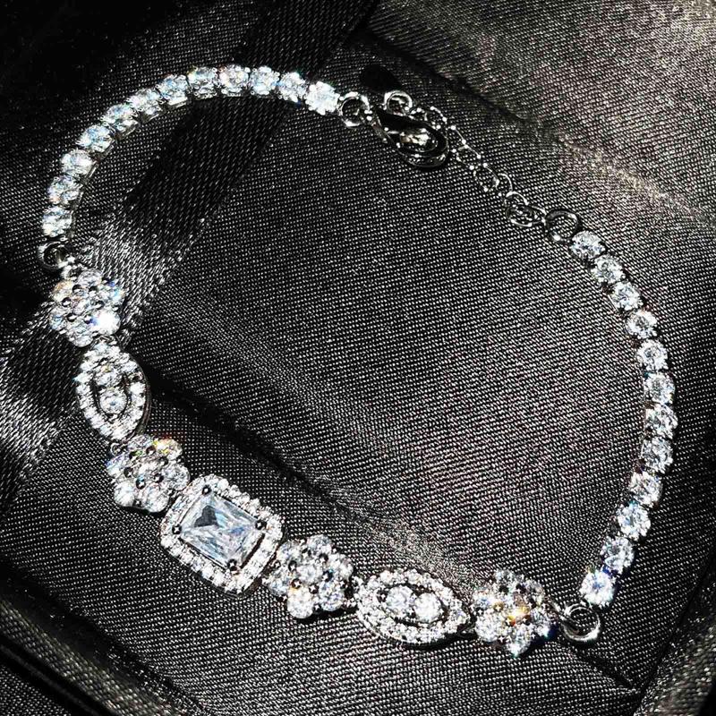 

Charm Bracelets Luxury Bracelet Geometric Irregular Flower Claw Chain Inlay Shiny Cubic Zircon Europe America Jewelry For Women Birthday
