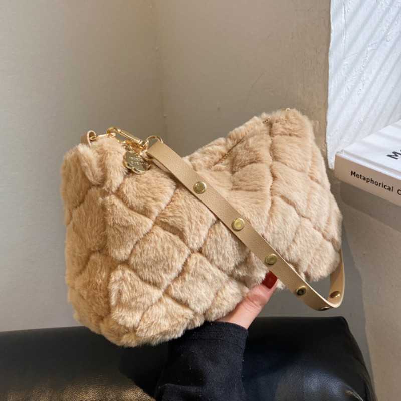 

Totes Cloud Lamb Maomao Bag for Women 2022 Autumn New Personality Single Shoulder Bag Plush Turbot Cross-body Handbag Y2211, Maroon