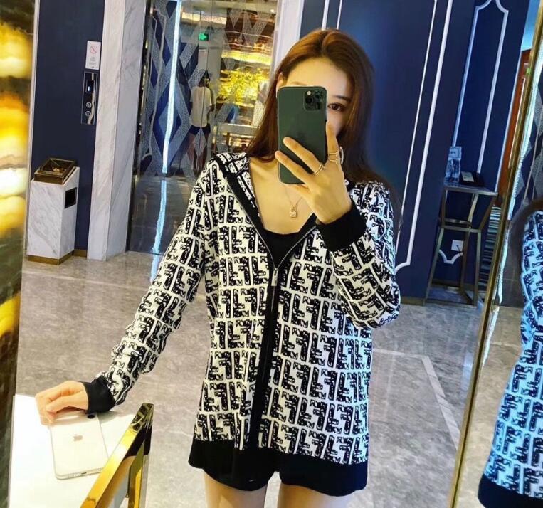

autumn Womens Sweaters black white plaid women sweater zipper hooded Knitted designer cardigan Women's Clothing