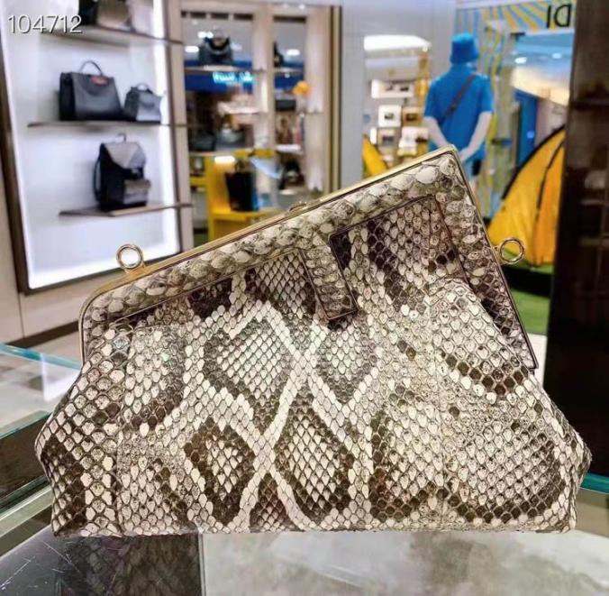 

2021 leather snake print dinner bag new allmatch oneshoulder Serpentine messenger female Evening Snakeskin bags with boutique bo9053504