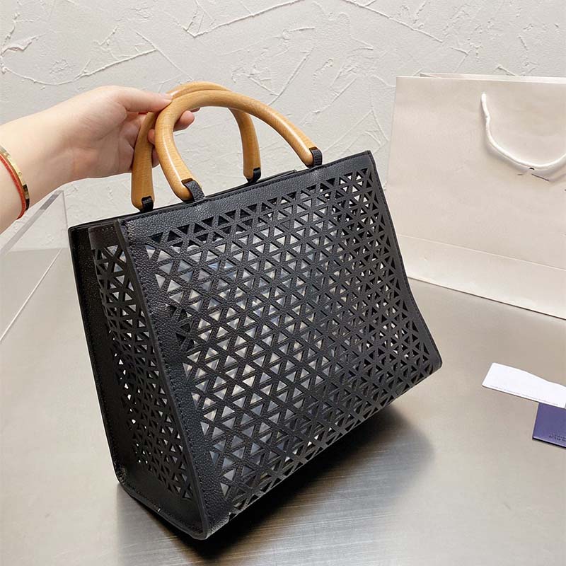 

New fashion hollowed out senior shopping bag Women's Tote Slub Large capacity handbag is suitable for daily collocation, Red