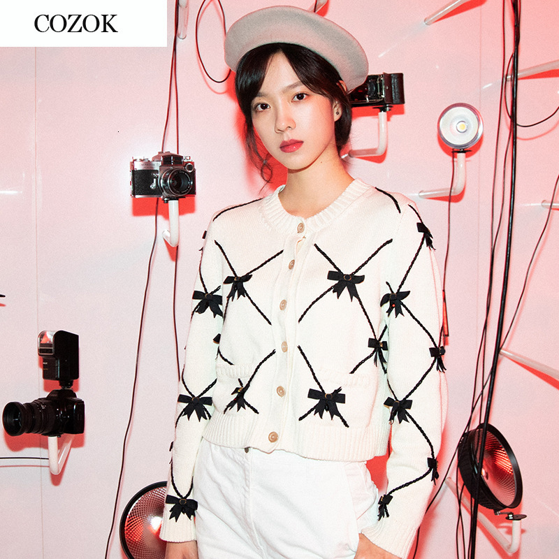 

Women s Knits Tees Autumn Winter Cute Women Cardigan Runway Designer Round Neck Bows Appliques Acryle Plaid Sweater Knitted Jacket Coat 221125, White