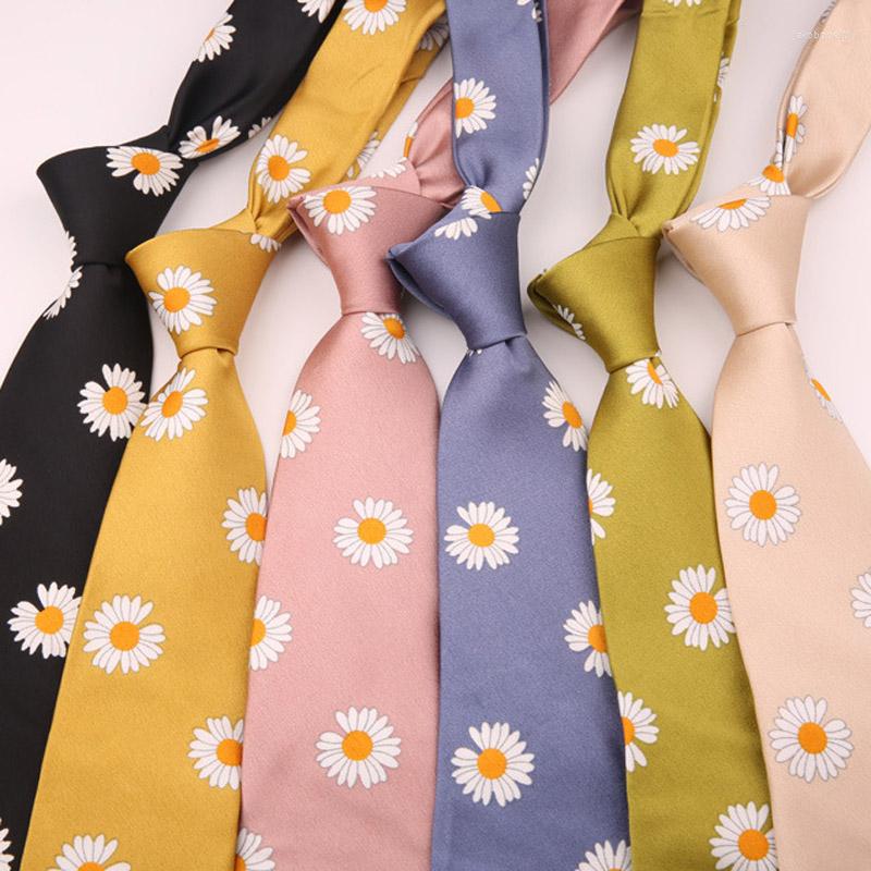 

Bow Ties Printing Small Daisies 8cm Cravates Pour Hommes Casual For Men Women Nylon Silk Woven Floral Party Necktie Male Gravatas