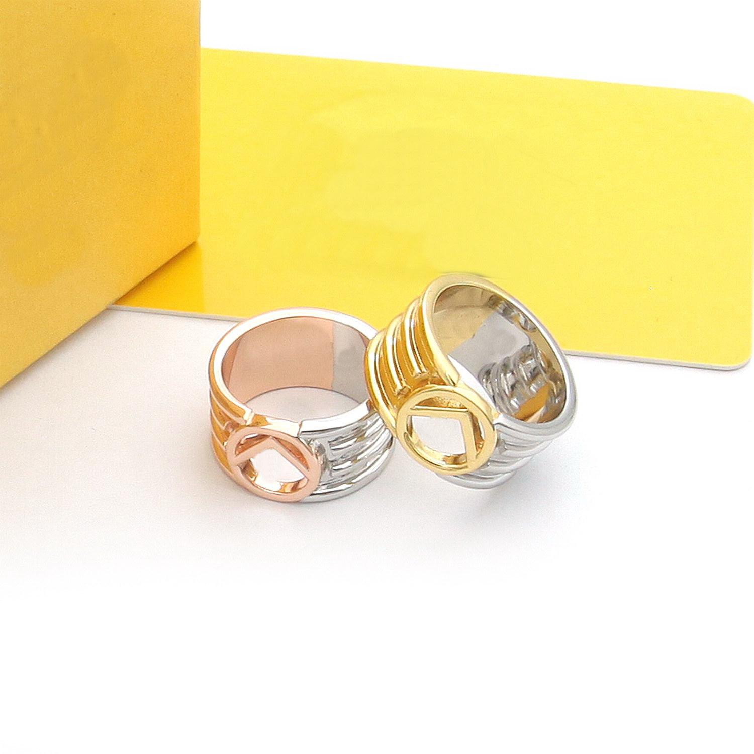 

Fashion Luxury Band Wide Rings Men Lady Brass Engraved Hollow Out F Letter 18K Gold Wide Ring Women Jewelry Gifts FRN --06