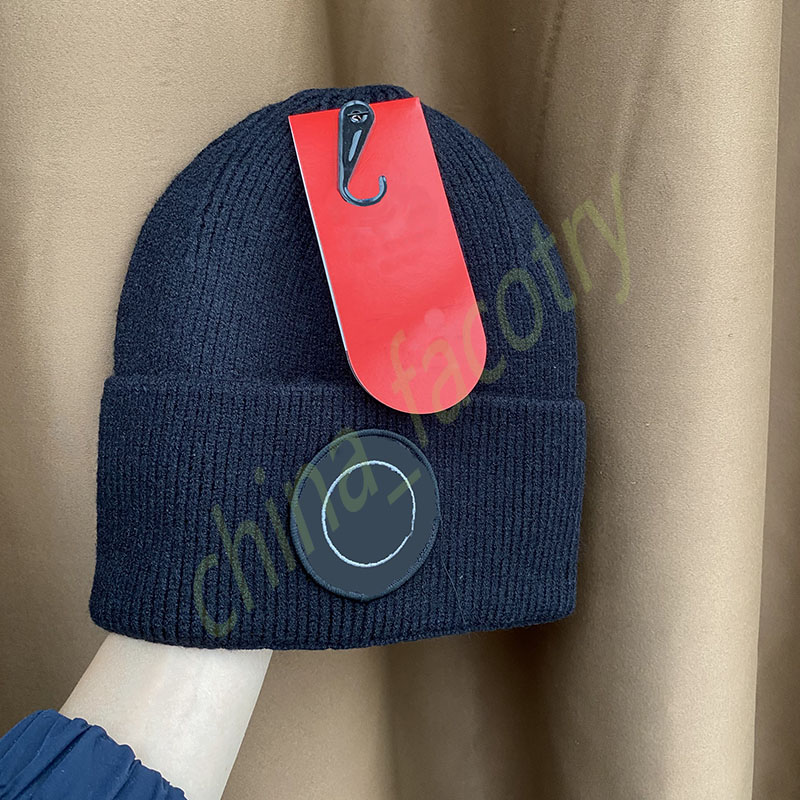 

Luxury classic designer autumn and winter beanie hats Men's and women's fashion universal knitted hat Casual outdoor warm skull cap, Grey