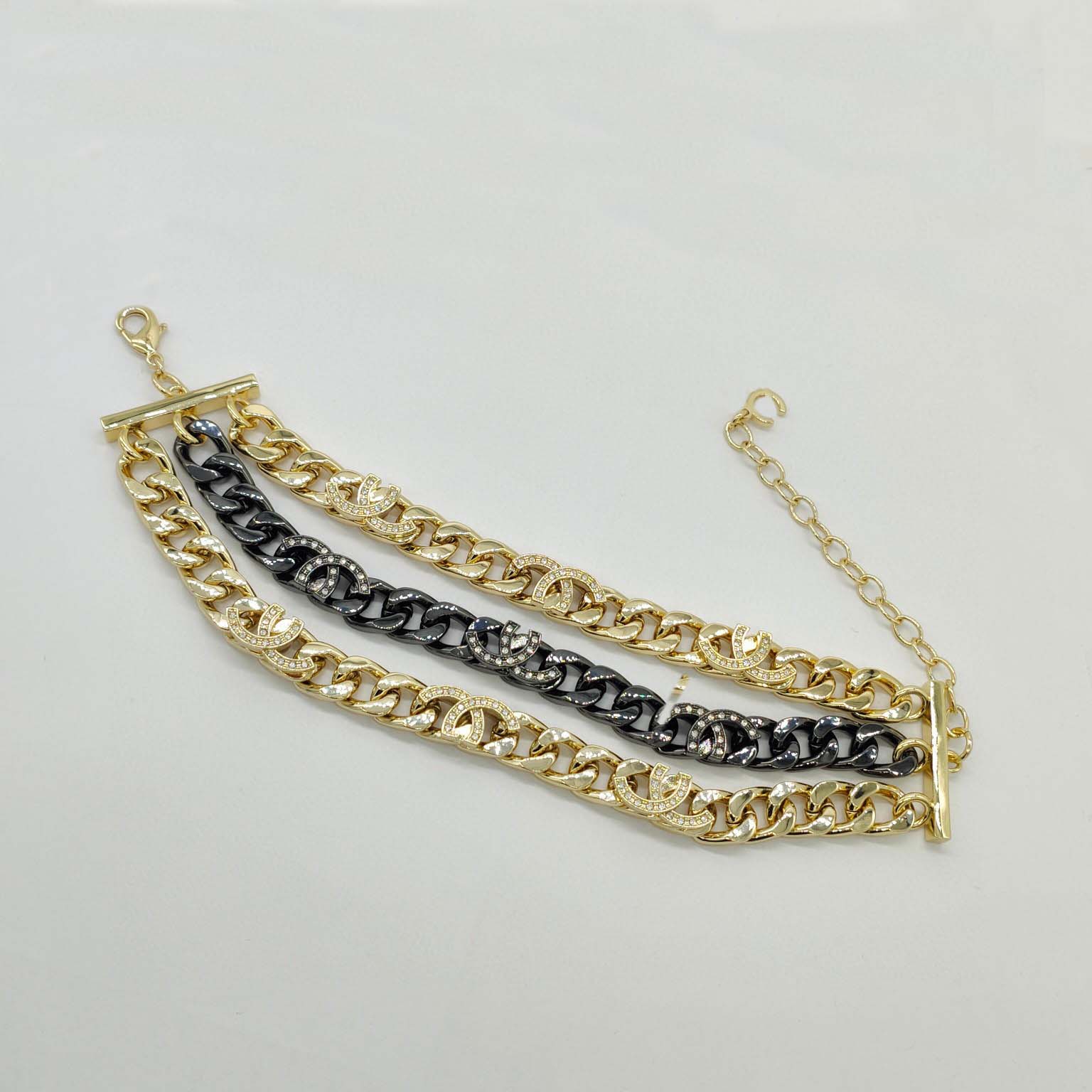 

2022 Luxury quality charm punk bracelet with black and 18k gold plated have box stamp diamond PS4447A
