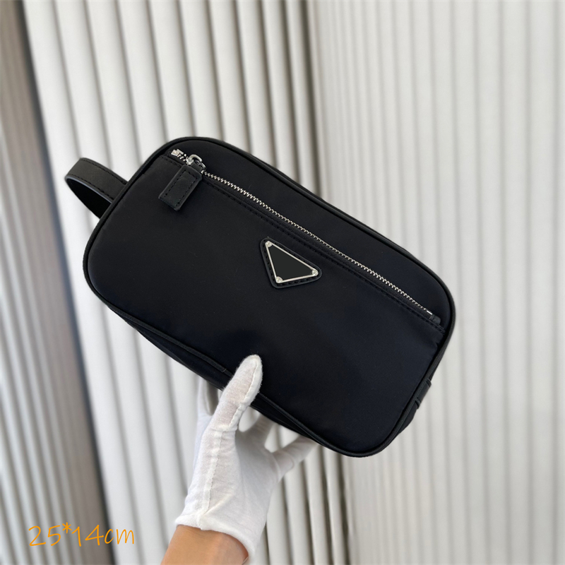 

Large Capacity Designers Makeup Bag R Nylon Travel Pouch Fashion Cosmetic Bag Classic Brand Women Clutch Luxury Bags, Black