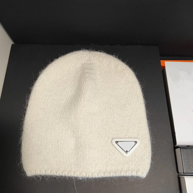 

2021 Fashion designer mens beanie hat winter solid color letter outdoor woman beanies man warm cashmere knitted skull cap fitted hats 6colors, White