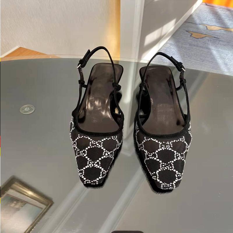 2022 Sandales de sandales pour femmes Pump aria Slingback Les chaussures sont pr￩sent￩es en maille noire avec des cristaux motif ￩tincelant Backl