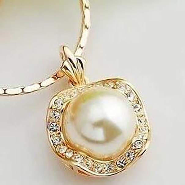 

Beautiful Jewellery Individual Crystal shell Pearl pendant Necklace