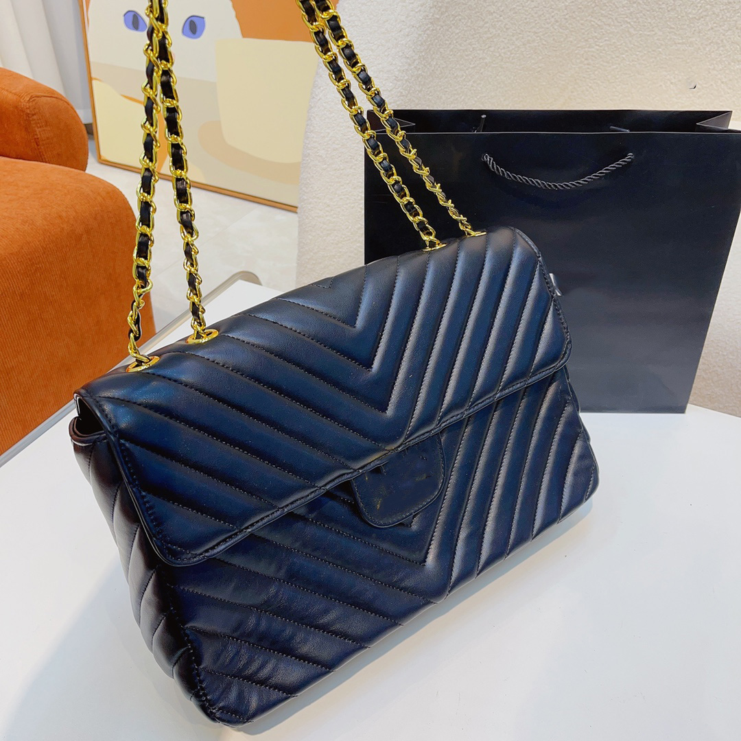 

Womens Vintage Jumbo V-stitch Quilted Bags Large Capacity Luggage Gold Metal Hardware Matelasse Chain Crossbody Shoulder Designer Brown Black Handbags 33X10X23CM, Box