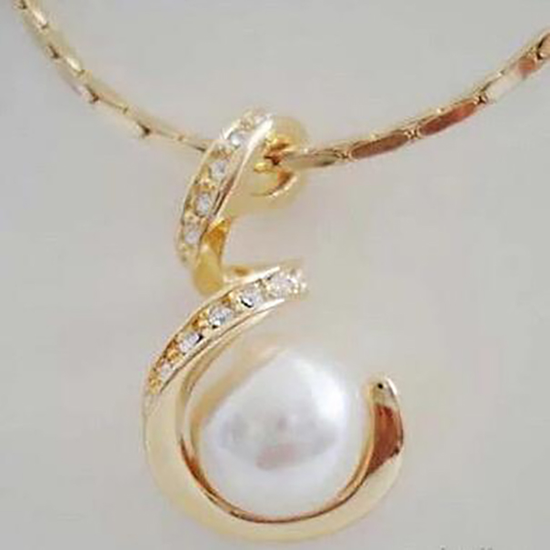 

Charming White South Shell Pearl Crystal Pendant Necklace