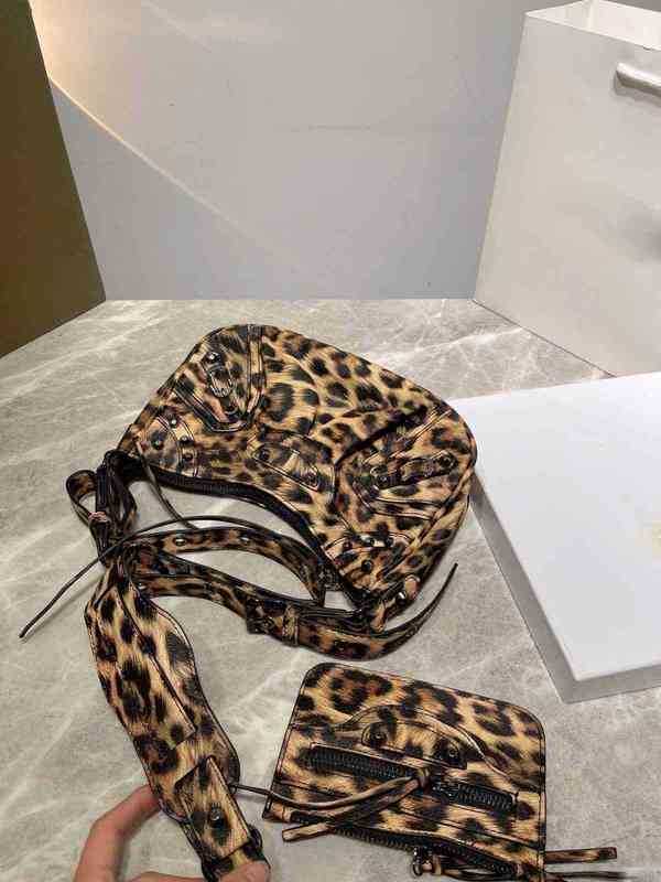 

Shoulder Bags For Women Handbags Classic Leopard Print Biker Designer Handbag Tote Luxury Messenger Vintage Bag Mens Crossbody Female Purses 1128