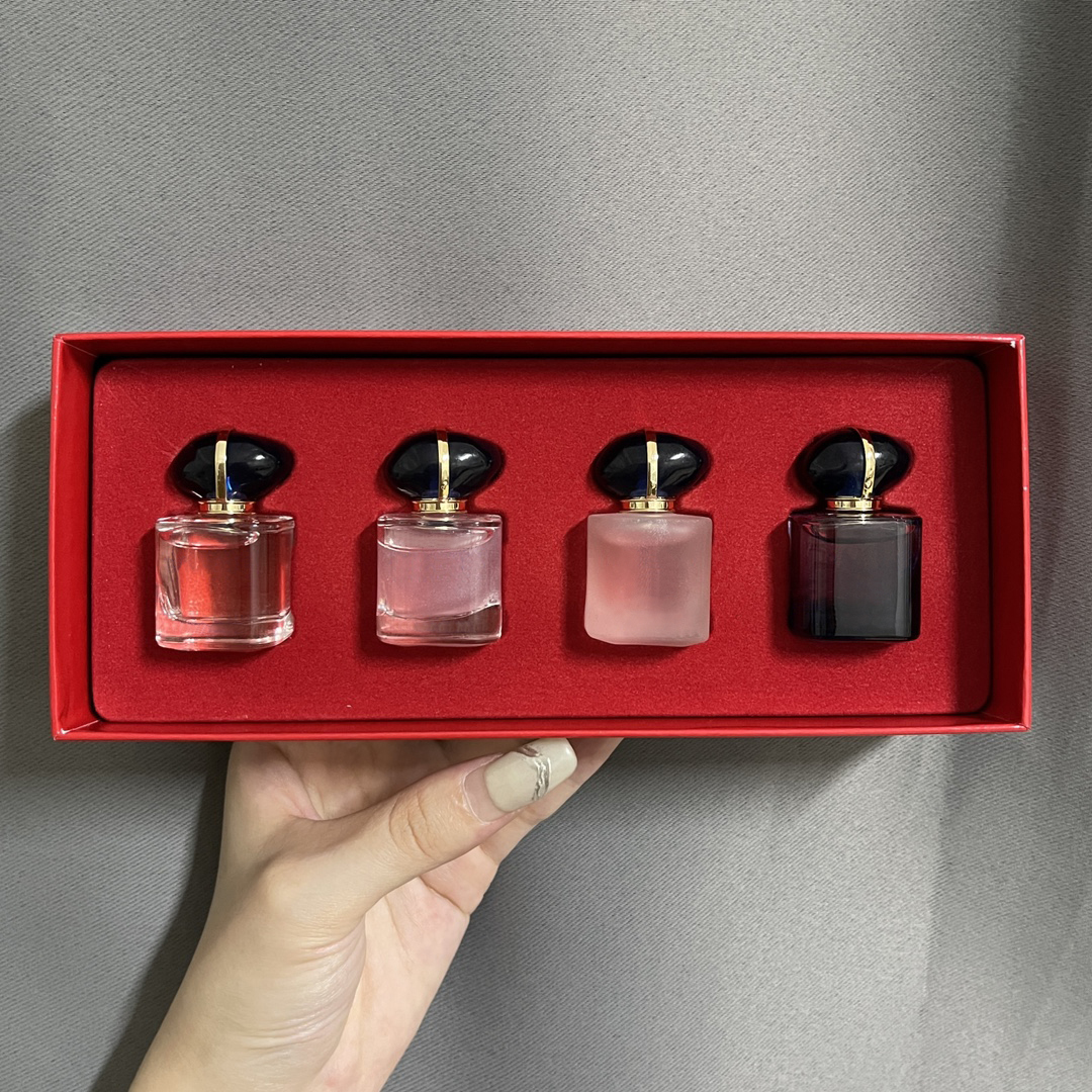 Coffret cadeau d'anniversaire de 4 pièces de parfum pour femmes sans bornes classiques