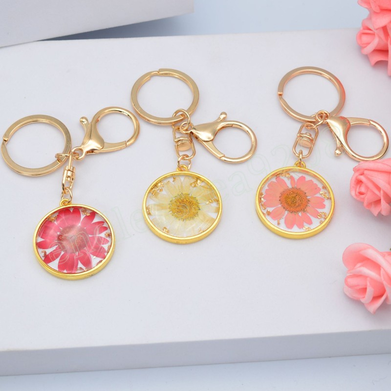 

Daisy Flower Keychains Crystal Epoxy Round Ornament Fashion Simple Ladies Bags Car Small Gift Accessories Keychain Charms