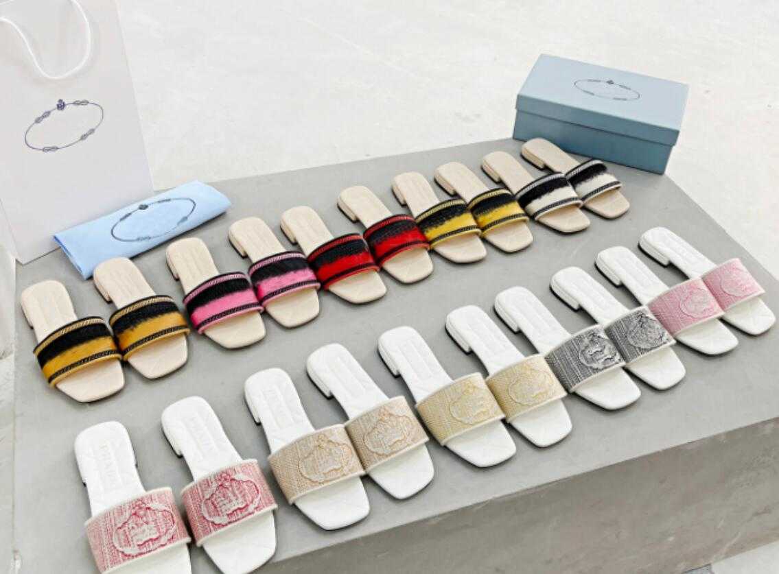 

2022 Embroidered Fabric Slides Designer Luxury Women Summer Slippers Quilted Nappa Leather Insole Leather Sole Indoor Shoes Flat Slide with Prads, Color 26