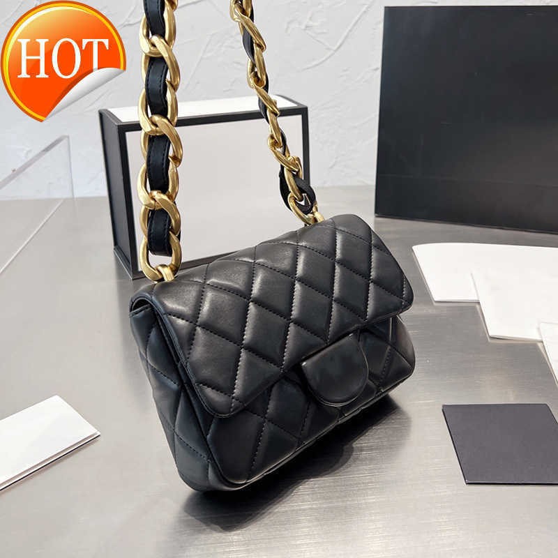 

Women's Luxury Designer Shoulder Bags 2023 Classic Mini Clamshell Gold Chain Shoulder Envelope Stylish Multi-functional Crossbody Bag Factory Direct Sales, Black