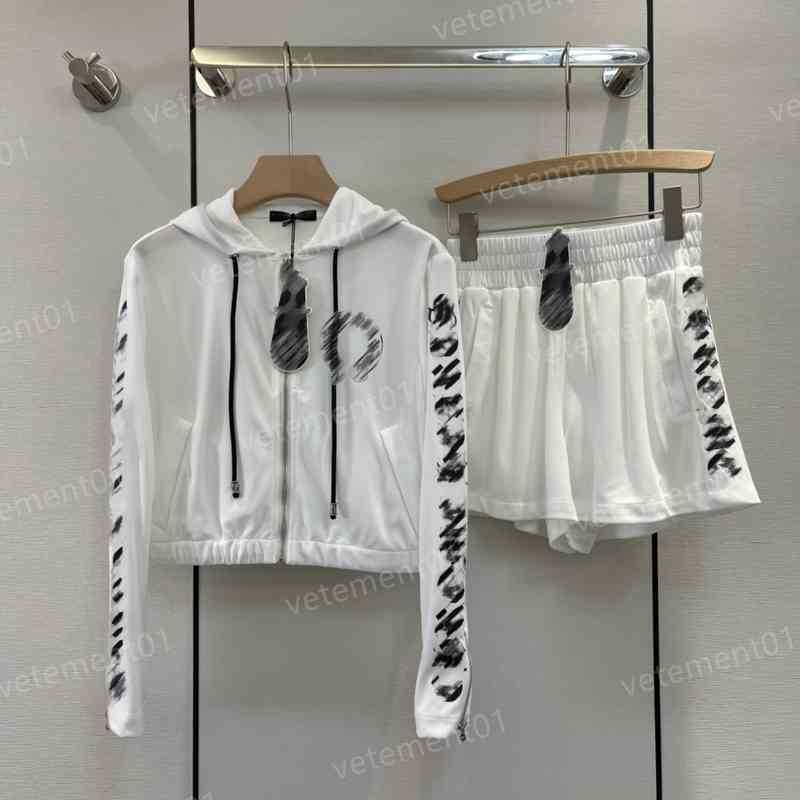 

Women's Two Piece Pants Fashion Brands Slit Design Sanskrit Alphabet Print Sunscreen Tracksuits Designer Women Hoodies And Shorts Sets