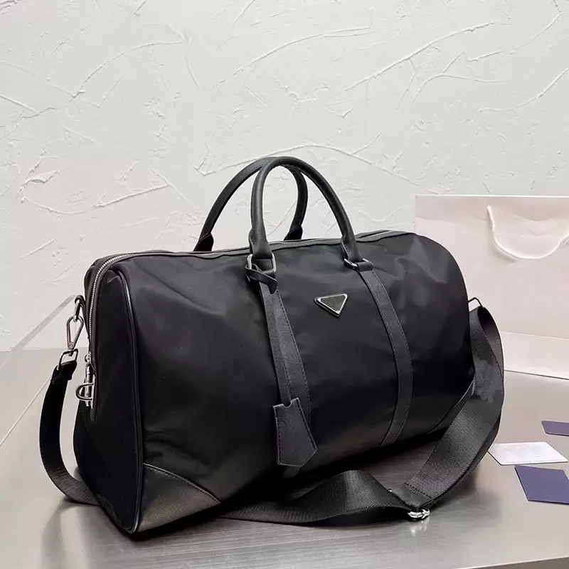 22SS Sac à bagages Sacs de voyage pour homme femme Marque Mode Grands sacs à main Nylon Noir Business Holiday Crossody Sac à bandoulière Sangle r