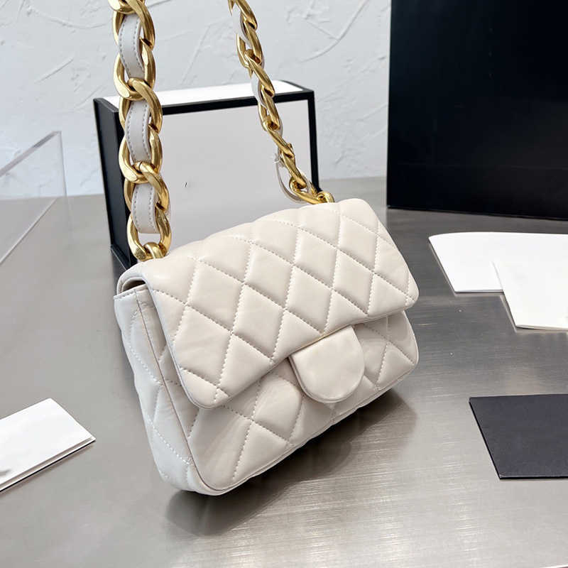 

Women's Luxury Designer Shoulder Bags Tote 2023 Classic Mini Clamshell Gold Chain Shoulder Envelope Stylish Multi-functional Crossbody Bag Factory Direct Sales, Black