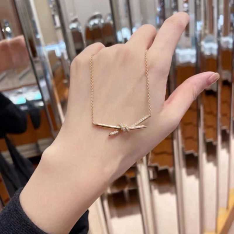 

22P2 Designer vs Original designer S925 Sterling Silver Double Knot Necklace Gu Ailing Same Bowknot Collar Chain Colorfast Simple Valentine's Day Gift22nian