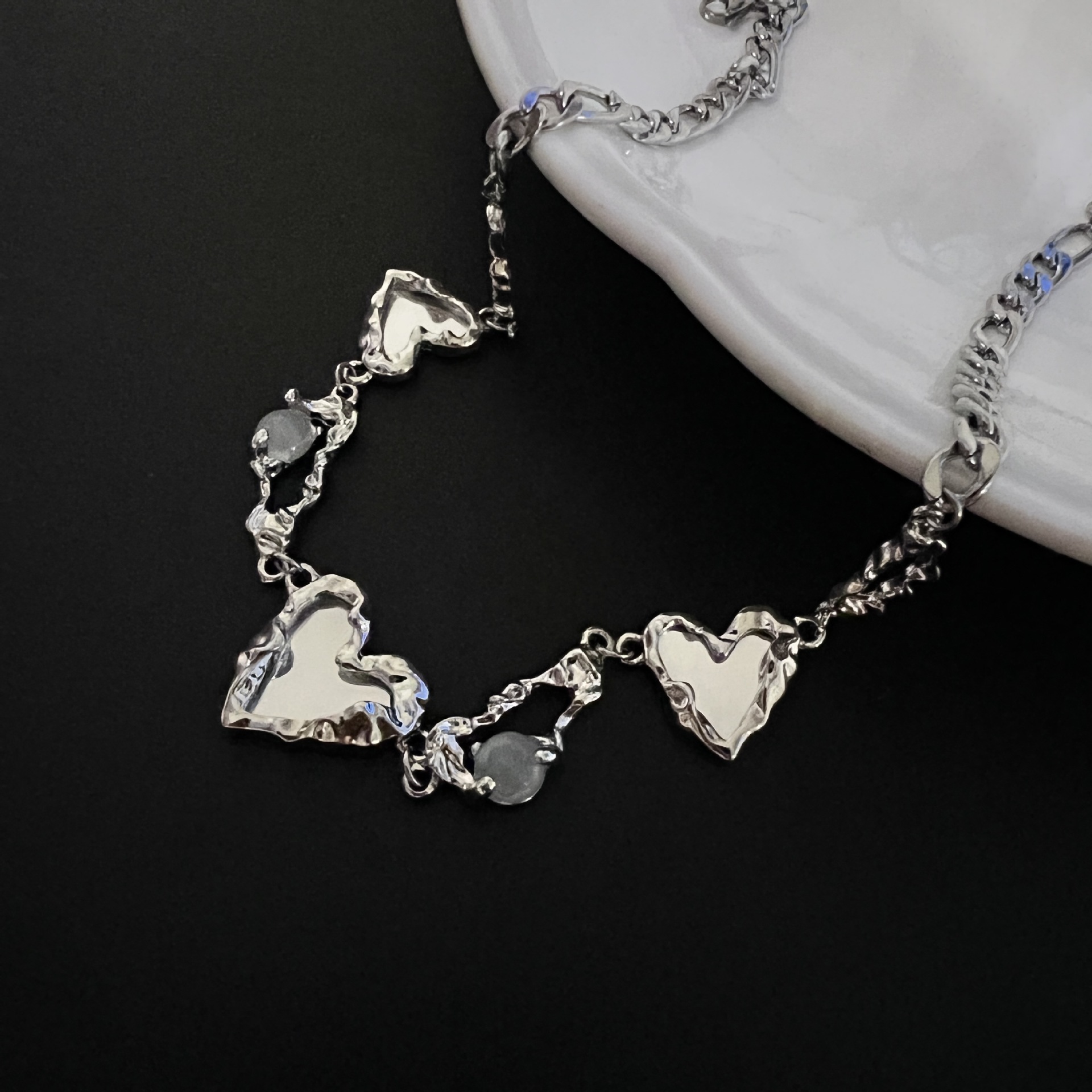 

Chains Niche design mirror Shape of heart necklace female Cold style Wear them in layers Sweet and cool spice girls Clavicle chain Wet Act the role ofing is tasted
