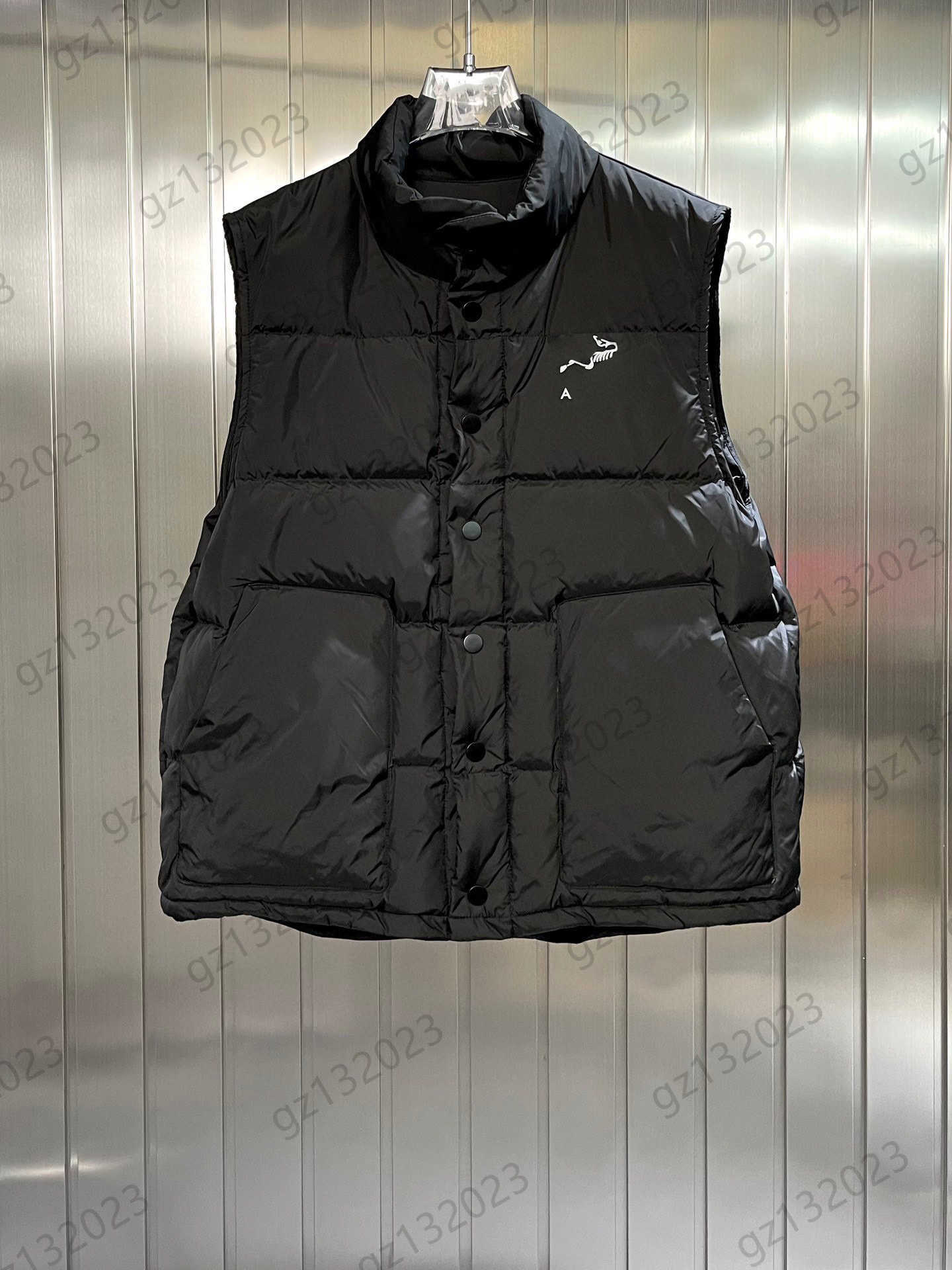 

Puffer Coat Womens Down Parkas Chest Logo High Collar Sleeveless Vest Winter Coats Down Fabric Button Flap Pockets Warm Jacket Classic Casual Joker Women Apparel