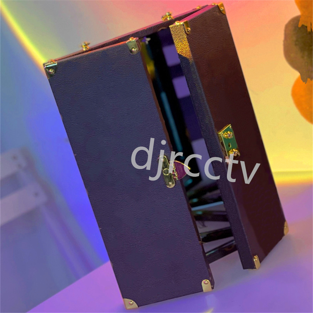 

ILIVI Monogram Leather Cosmetic Makeup Three sided folding mirror Collectable Dressing Designers Luxurys Table Beauty Mirrors Household Desktop Cosmetic