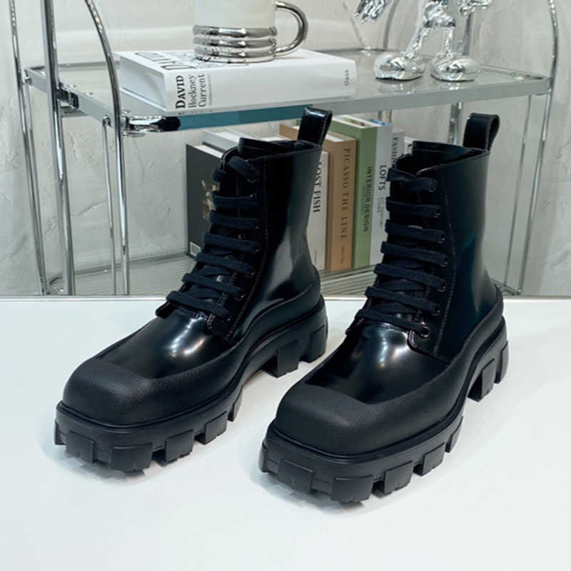 

Luxury Designer Boots Martin Women's Fashion Ins British Style Mid Sleeve Short Thick Sole Slim Leather Coarse Heel Motorcycle, Black mattress