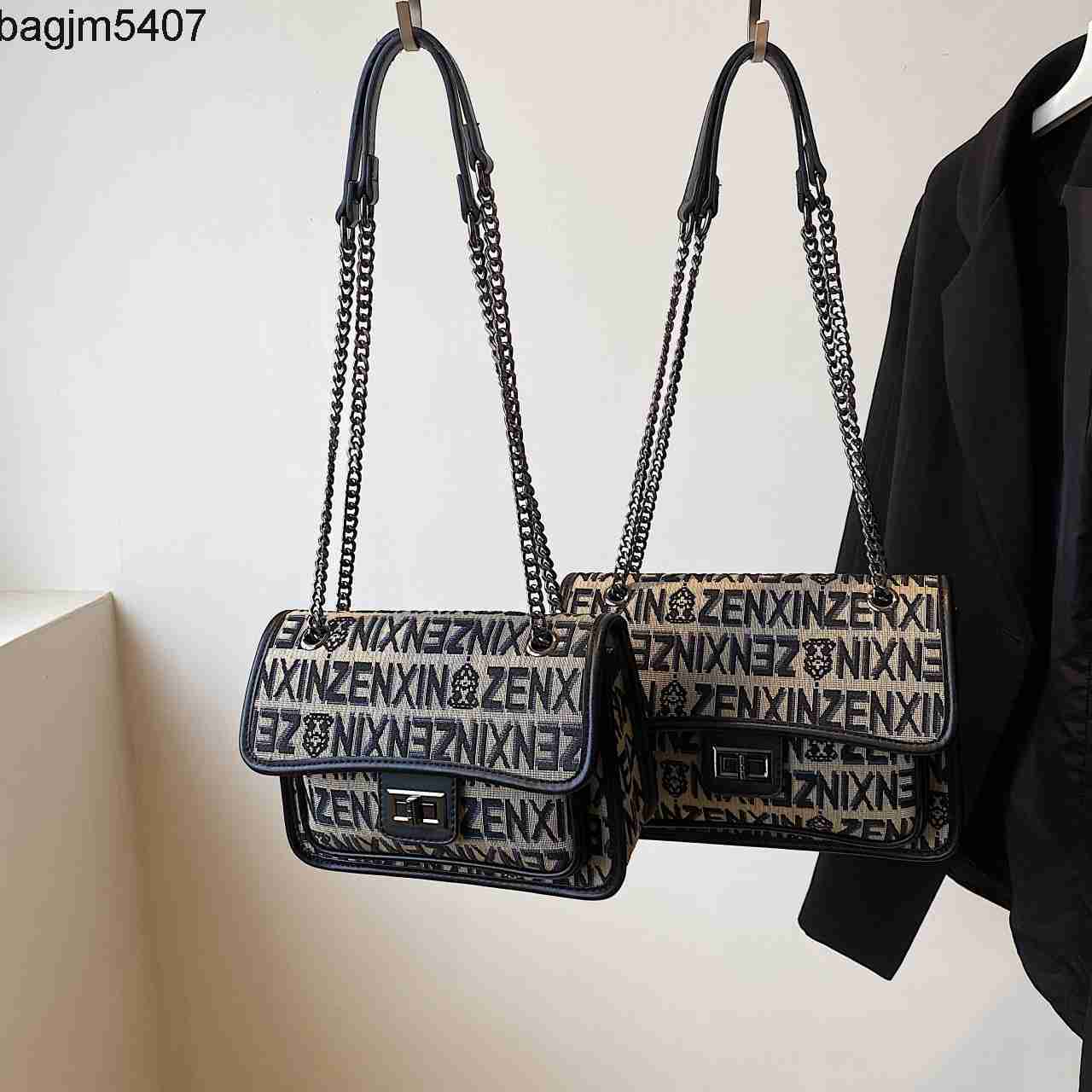 

Design Bag Factory Wholesale and Retail Small Bag Underarm Women's Autumn 2023 New Fashion Chain Versatile One Shoulder Crossbody Square, Small letter black