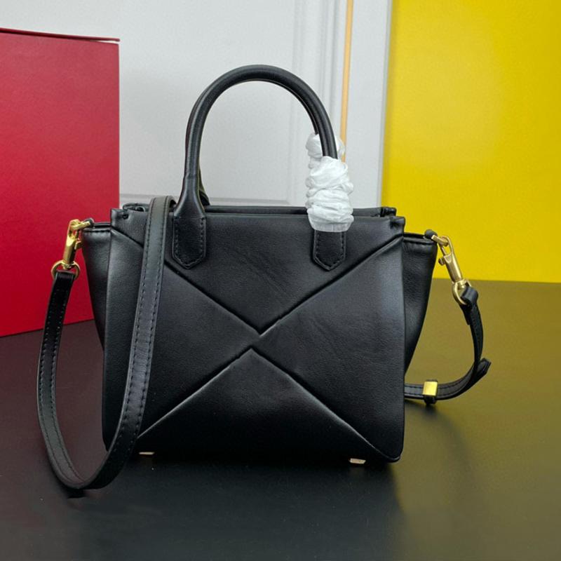 

Luxury Good Quality Studs and Metal Sheepskin Shoulder Bag Designer Bags Versatile Fashion Classic Black White Diagonal Women Bags, Blue