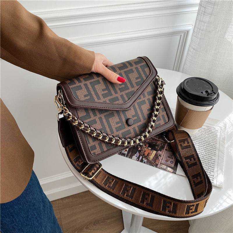 

Design Bag Factory Wholesale and Retail Texture Bag Women 2023 New Fashion One Shoulder Crossbody Broadband Chain Small Square, Coffee check