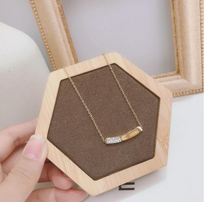 

Luxury Designer Necklace Choker Pendant Chain Crystal Rhinestone 18K Gold Plated Stainless Steel Letter Necklaces Fashion Women Jewelry Gift X068
