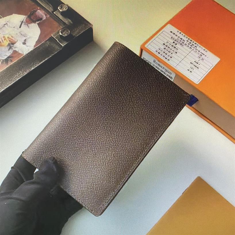 

Designer PASSPORT COVER Card Holder Women Passport Covers Protection Case Pouch Luxury Credit Cards Holders Modern Traveller Fashi341E, Monograms